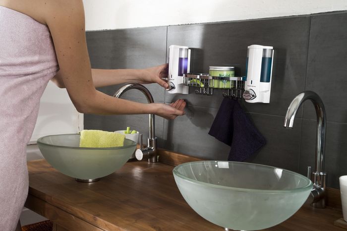 Stick On Dubbele Wandgemonteerde Zeepdispenser met rekje . Wit 3 Compactor