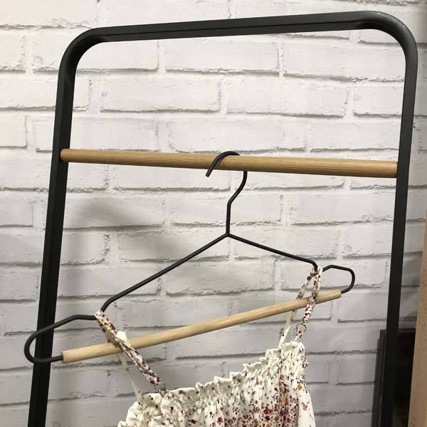 Set van 2 Houten Kledinghangers 'Helsinki' - Zwart 4 Compactor