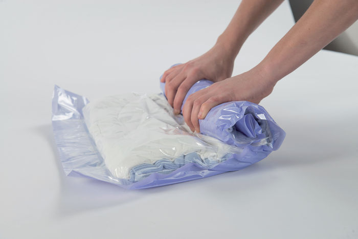 Set van 4 Handmatig Oprolbare Ruimtebesparende Reiszakken Maat Medium  2 Compactor