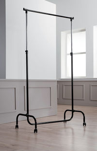 Eco Serie Verstelbaar Kledingrek + 6 antislip Kledinghangers 'Sticky'